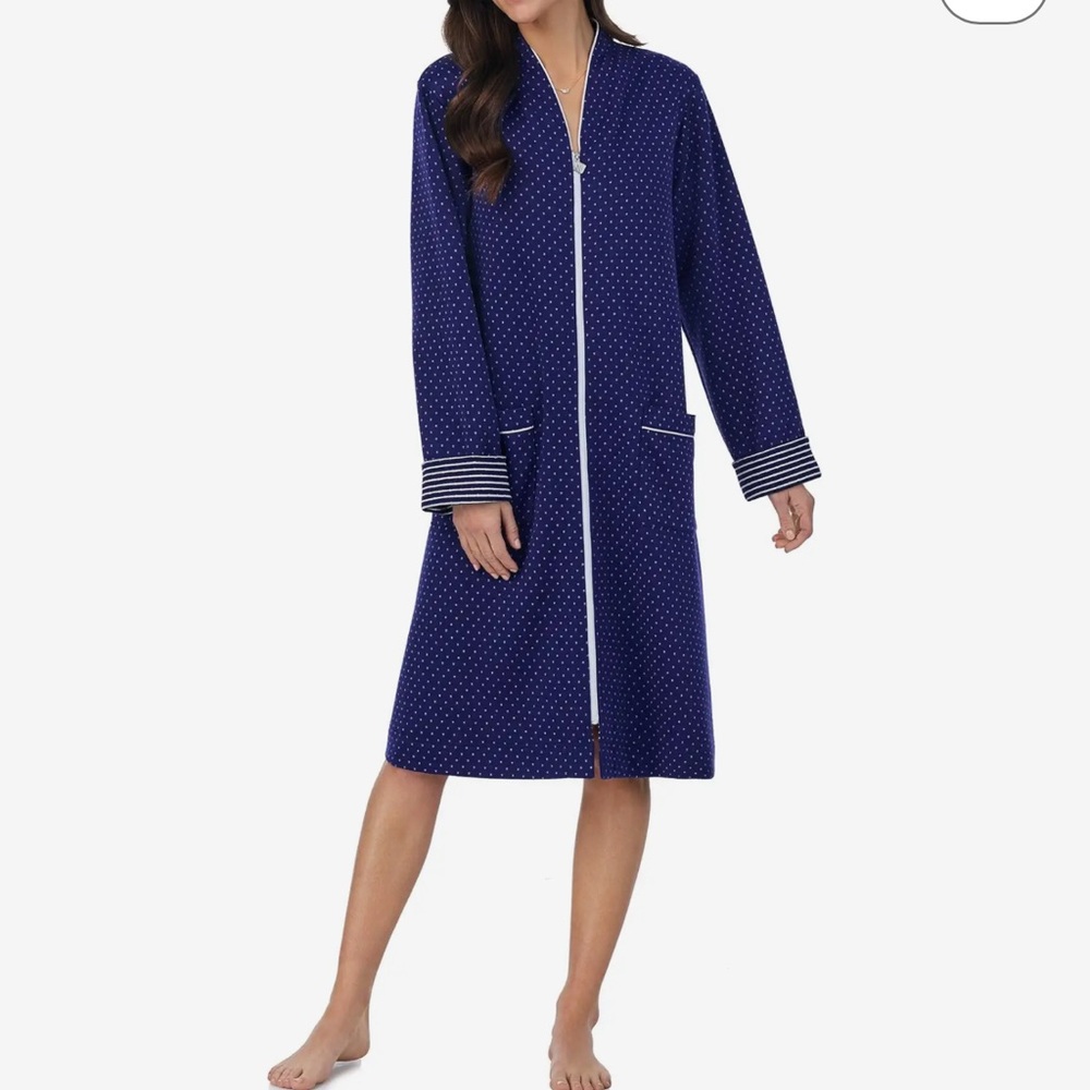 Eileen West Diamond Quilted Waltz Long Sleeve Front Zip Robe Womens Size S/M